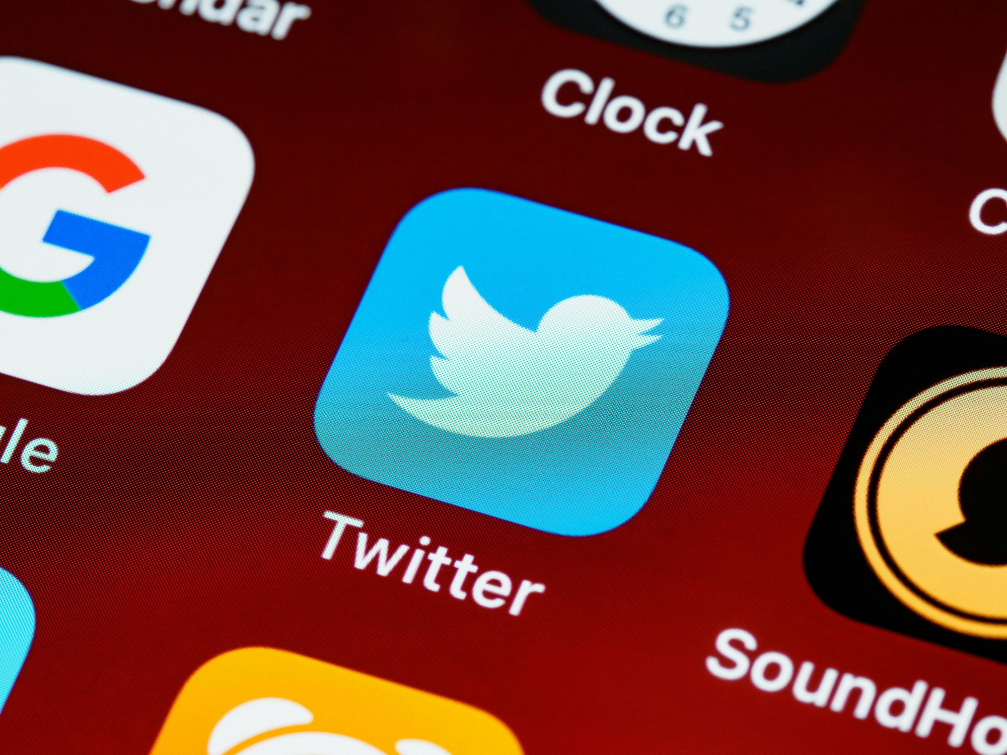 can you find twitter by email