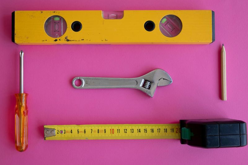 Cold Outreach: Top 10 Tools to Automate Prospecting 2025